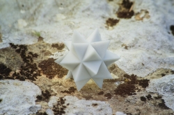 Icosaèdre augmenté blanc