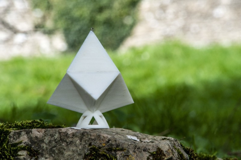 Tétraèdre augmenté blanc