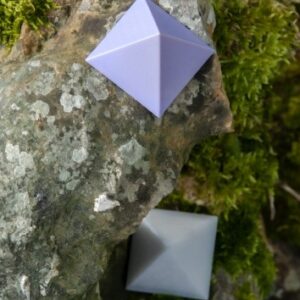 Ensemble pyramide blanche et mauve