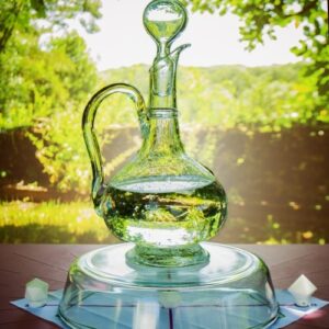 Cruche eau mise en situation sur jeu de Solides de Platon pour revitalisation